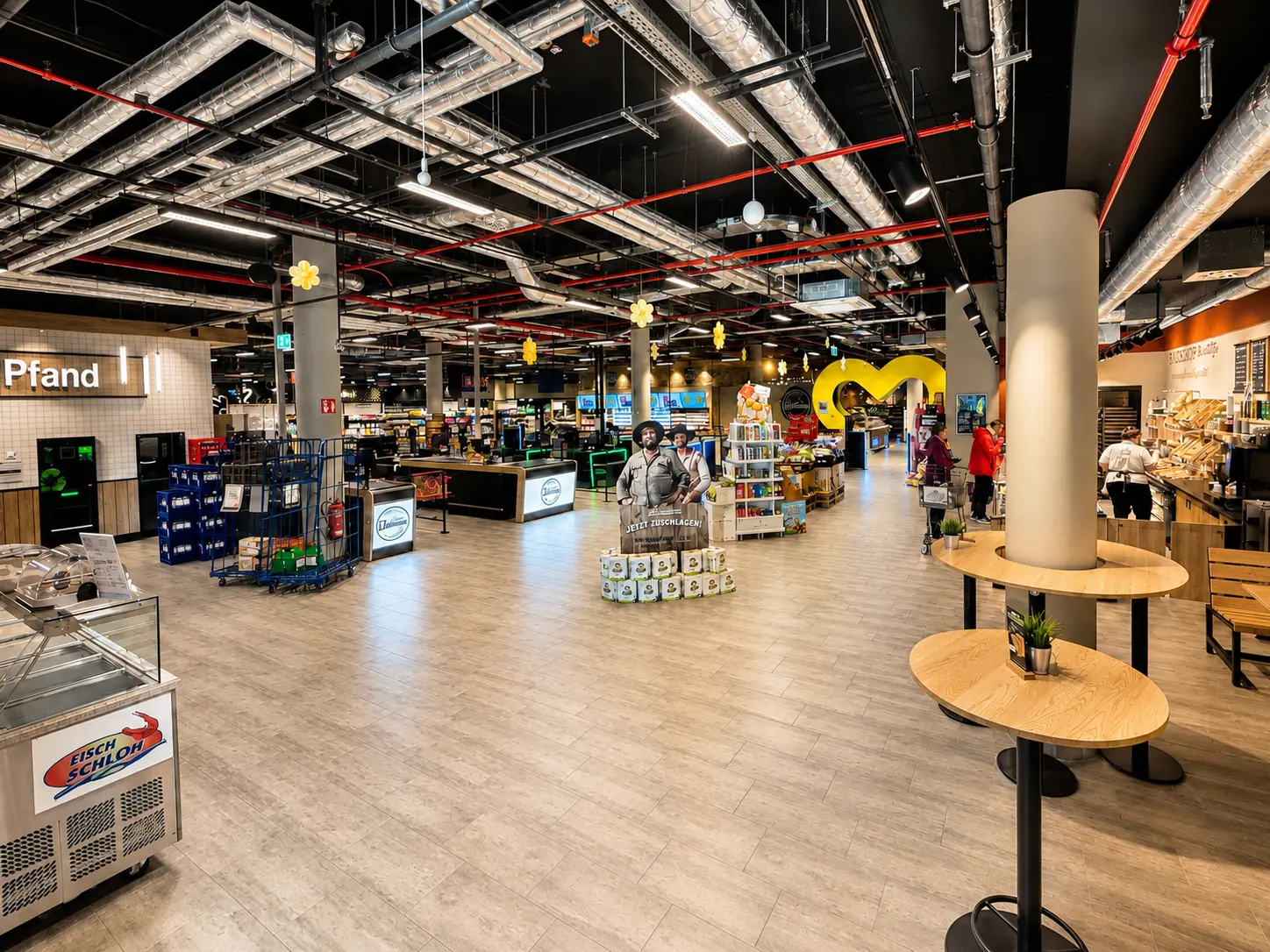 Großzügiger Innenbereich von EDEKA Höfling in Ahrensburg