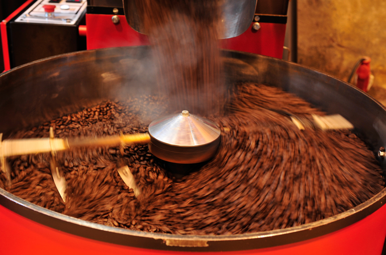 Kaffeebohnen-Verarbeitung im Trommelröstverfahren